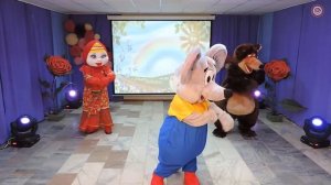 Почесали ручкой ушко