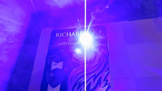 Лазерный луч прожигает картон смотреть онлайн