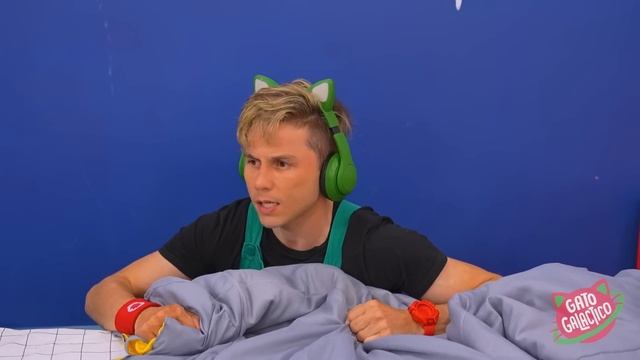 GATO GALACTICO APRENDE A DORMIR SOZINHO (learns to sleep alone) смотреть онлайн