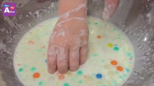 ЦВЕТНАЯ Неньютоновская жидкость! Алиса устраивает эксперимент! Купаем Orbeez, рисуем жидкостью!