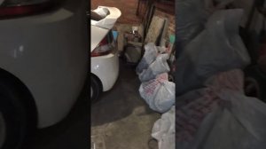 Пол в гараже покрытый жидким стеклом через год !!!!