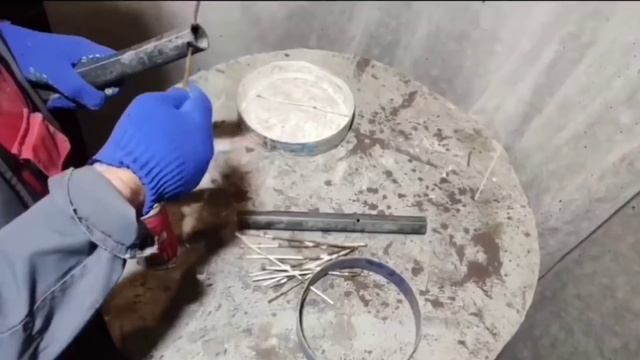 Даже мелкие Обрезки Стройматериалов и пластиковые Ведра удалось превратить в шикарные поделки.