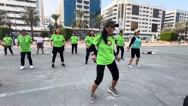 Tuesday zumba day #happyzumba23 #zumbafitness #cardioexercise #stayfit #dubai30x30 #everyone смотреть онлайн