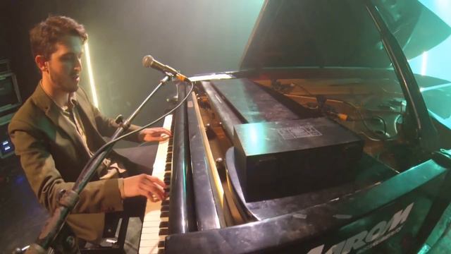 קרולינה - צל עץ תמר - בהופעה // Karolina - Shadow Of The Palm Tree - Live смотреть онлайн