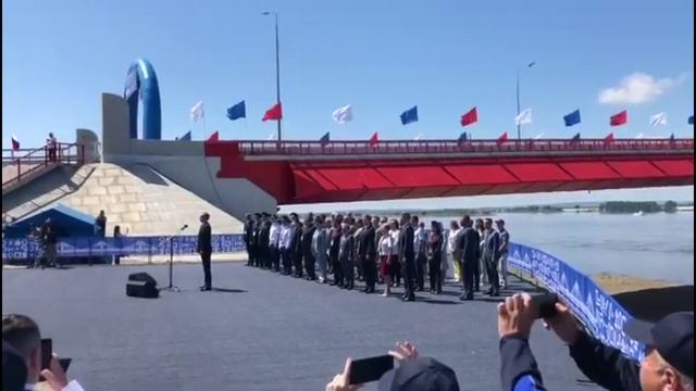 Завершено строительство первого автомобильного моста между Россией и Китаем