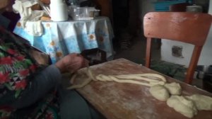 СТАРИННЫЕ БАБУШКИНЫ РЕЦЕПТЫ ПО ВЫПЕЧКИ КОЛАЧЕЙ В ПЕЧИ. БАБУШКА ДЕЛАЕТ КОЛАЧИ. У ГОСТЯХ У БАБУШКИ