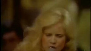 Sylvie Vartan "La vie c'est du cinéma" (live officiel) | Archive INA