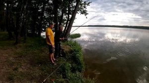 Вот это УЛОВ. Рыбалка дилетанта! Белорусская рыбалка на озере Чечевичи. С отцом на рыбалке, шашлыки