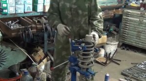 Mazda premacy замена чашки задней стойки часть 8