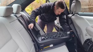 Maxi Cosi 2way Pearl & Fix - Installation in a Mercedes C-Class (W204) with ISOFIX