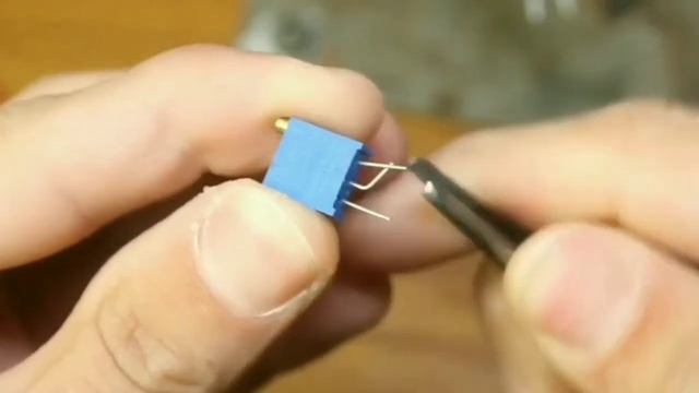 Простой терморегулятор для вентилятора охлаждения на блок питания или подобные приборы. смотреть онлайн