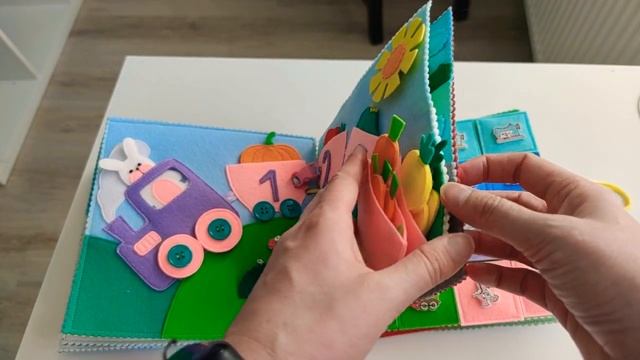 Развивающая мягкая книжка из фетра на заказ. Quite book