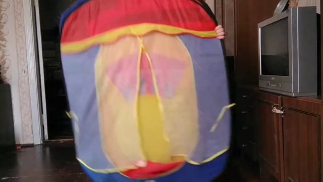 Как сложить детскую игровую палатку в кольцо/How to fold a children's play tent into a ring. смотреть онлайн