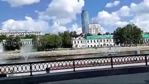 Фонтаны на плотинке в Екатеринбурге