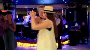 Юрий Фонави  "Куба, Бог в тебя влюблён"