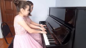 Алимгулова Алсу, Зиганшина Аиша. Преподаватель Элеонора Мулакандова.