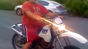 Dafcio na Suzuki DR250s DR 250 s stawia na kolo willy robi masakre z muzzy exhaust