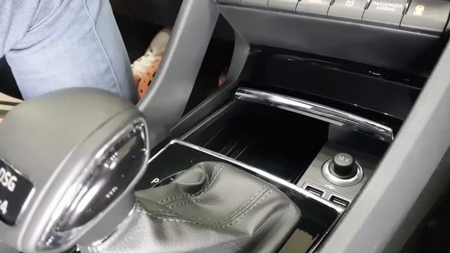 Беспроводная зарядка для Skoda Kodiaq смотреть онлайн