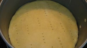 Многослойный фисташковый чизкейк с малиной