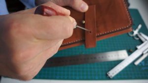 отверстие под кабурную застёжку