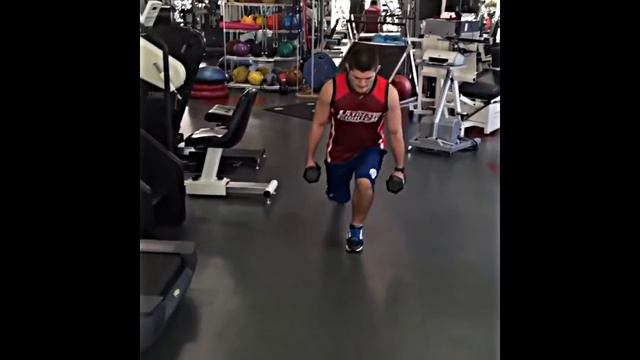 Хабиб Нурмагомедов тренируется смотреть онлайн