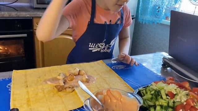 Шаурма от Трофима ???#видеопродетей #детиготовят #начинающийблогер #готовимдома #шаурмарецепт