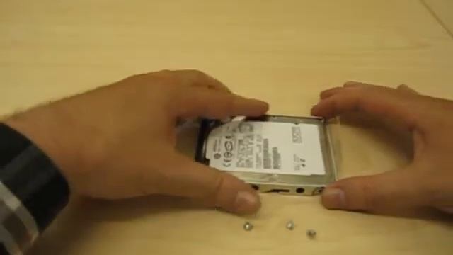 Tecra M9: Замена жесткого диска смотреть онлайн