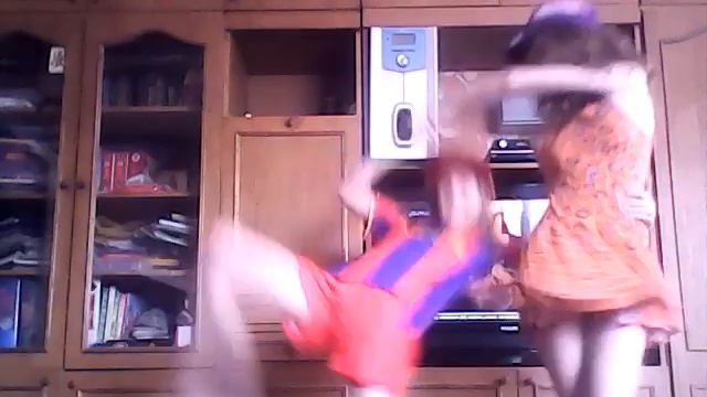 С подругой, дома смотреть онлайн