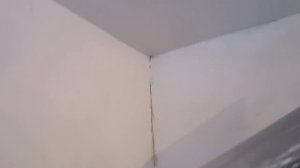 шпатлевание потолка длинным шпателем