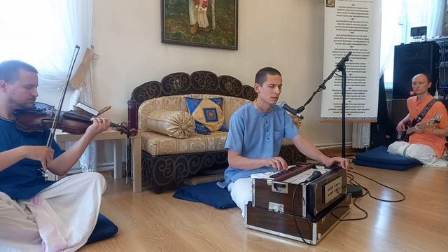 Киртан Харе Кришна маха-мантра Ишварананда дас (09 июля 2023 Новосибирск) смотреть онлайн