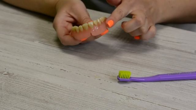 Как правильно чистить съемный протез. смотреть онлайн