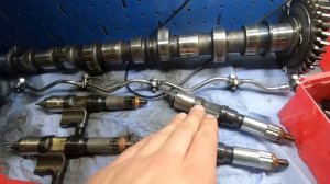 Снял головку блока с Isuzu манипулятор.