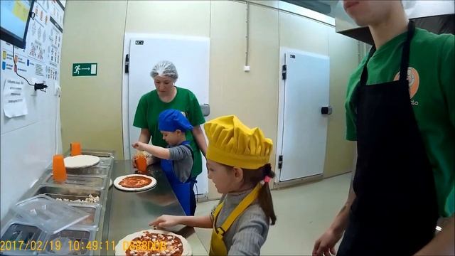 Готовим пиццу в Пицца просто!