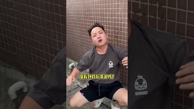 如何才能吃上豬尾巴，大哥明明就是在吃蛇，還非要說是豬尾巴！ 【隔壁大哥與小李】 смотреть онлайн