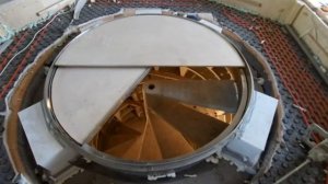 Стеклянный люк в винный погреб с осевым вращением электроприводом и лифтовым механизмом