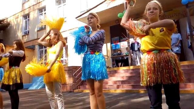 Танец Макарена))))