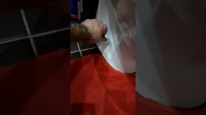 Почему идет неприятный запах из унитаза? Показал как устранить проблему сантехник