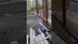 откатные ворота завязанный к  фундаменту забора