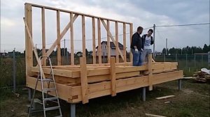 Поднимаем каркасные стены. Каркасная бытовка 6 на 3 на винтовых сваях. Часть 4.