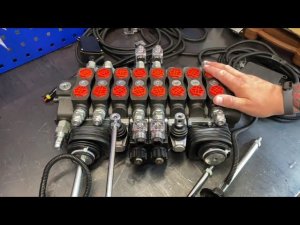 Гидрораспределитель с джойстиком и электро секциями под экскаватор либо телегу с манипулятором