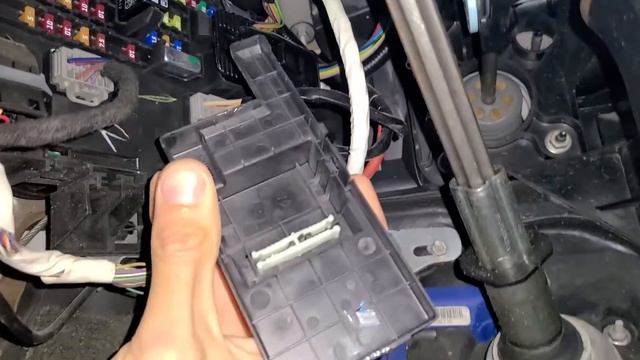 Ford Taurus - HEATED STEERING WHEEL FUSE LOCATION (2013 - 2019) смотреть онлайн