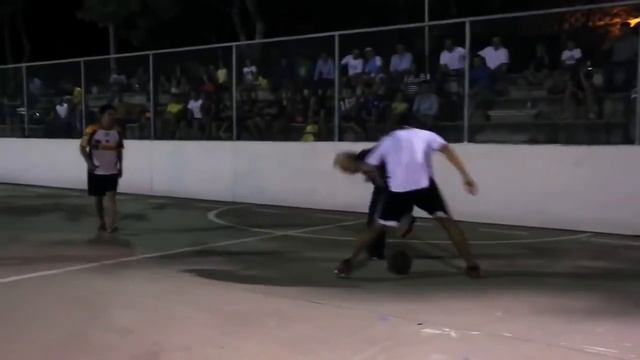 Чемпион по фристайлу Шон Гарнье в гриме глумится над любителями Soccer Freestyle