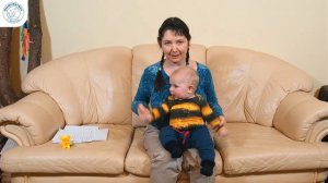 Игры с малышом 5-6 месяцев: "Баба сеяла горох", «По кочкам, по кочкам», "Полетели, на головку сели"