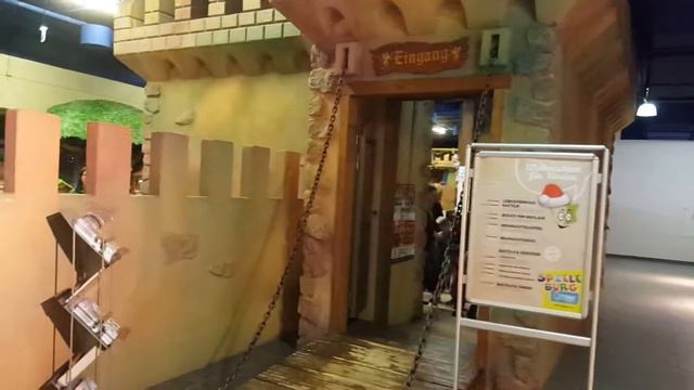 Присмотр за детьми в торговом центре смотреть онлайн