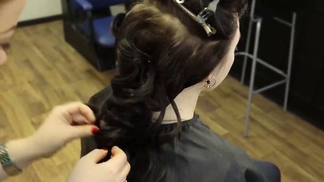 Коса из локонов, прическа с цветами смотреть онлайн