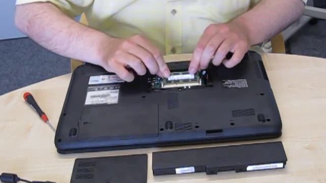 Toshiba C650D Series: Memory replacement смотреть онлайн