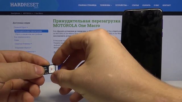 Как вставить Сим-карту и карту памяти в Motorola One Macro — Первые шаги смотреть онлайн