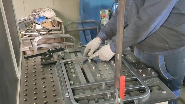Сварка медицинских столиков роботизированным сварочным комплексом от компании White Robot.