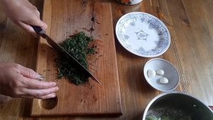 Айран с огурцом и зеленью.