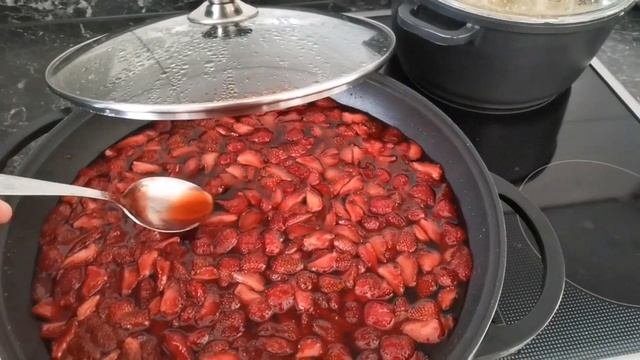 Влог:вареники с клубникой/клубничное варенье ?